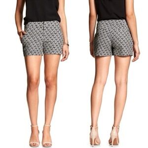 Banana Republic Mid Rise Hampton Black White Geo Shorts 4.5" Inseam